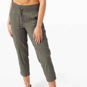 Dance Studio Crop Capris